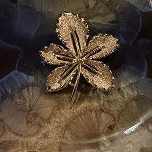 Vintage Sarah Coventry Gold Toned Leaf Brooch